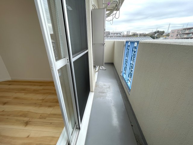 相鉄にお勤めの方には、バッチコイ！いつでも発車オーライ『上星川ダイカンプラザ弐号館』リノベーションのバルコニー|バルコニー付きです