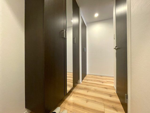 相鉄にお勤めの方には、バッチコイ！いつでも発車オーライ『上星川ダイカンプラザ弐号館』リノベーションの玄関|玄関です