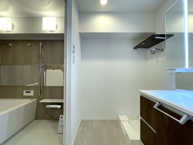 相鉄にお勤めの方には、バッチコイ！いつでも発車オーライ『上星川ダイカンプラザ弐号館』リノベーションの独立洗面台|独立洗面台で身支度をすべて済ませてしまいましょう