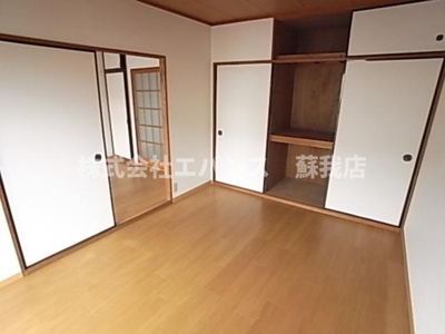 【寝室】 | リバーサイド８８ | 広くて明るい寝室