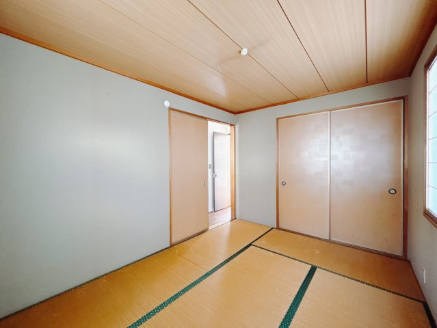 【中古戸建】高崎市岩鼻町1期の和室|■和室｜和室でしか味わえない畳ならではの香りや素材で和のやすらぎを感じてください♪休日はお子様とお昼寝するのにも最適です！