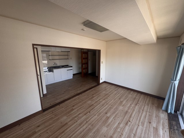 グリーンハイツ河辺の洋室