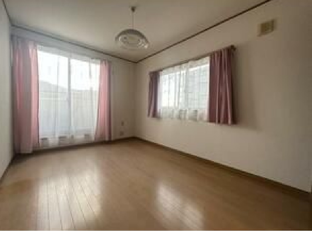 売戸建　小山市神山の洋室