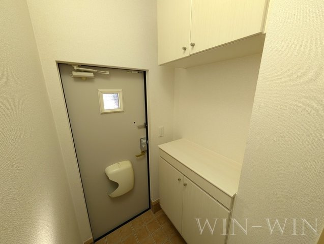 昴 Aの玄関