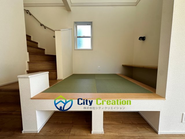 平塚市南原１丁目　新築戸建　全３棟の居間・リビング