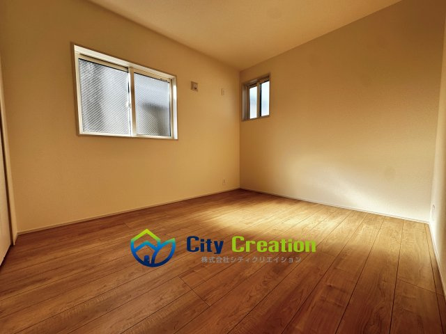 平塚市南原１丁目　新築戸建　全３棟の洋室