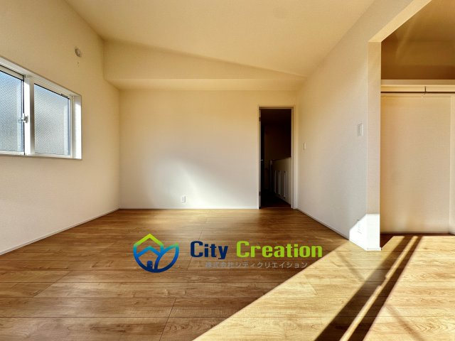 平塚市南原１丁目　新築戸建　全３棟の洋室