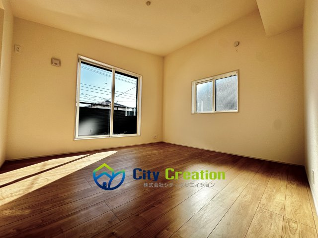 平塚市南原１丁目　新築戸建　全３棟の洋室