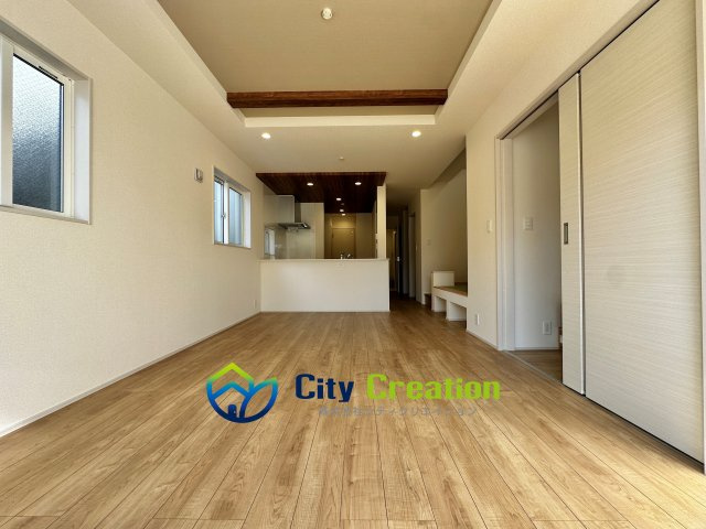 平塚市南原１丁目　新築戸建　全３棟の居間・リビング