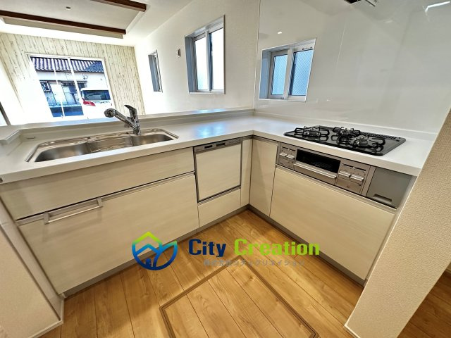 平塚市南原１丁目　新築戸建　全３棟のキッチン