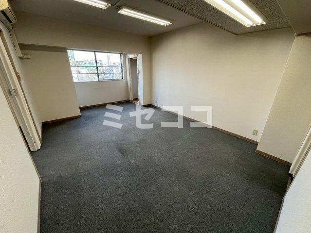 ギャラリービルの内装