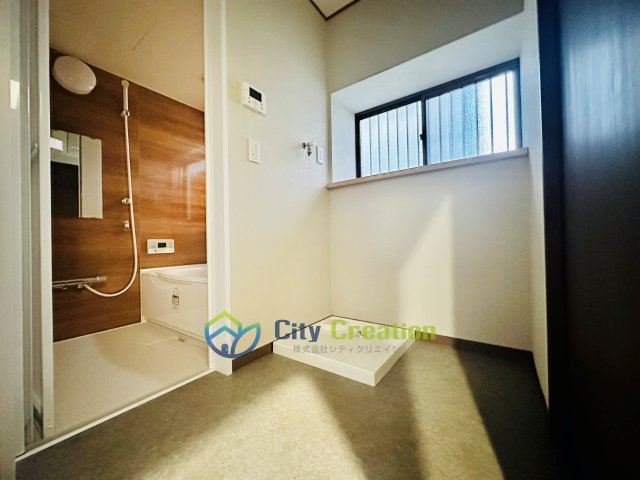 平塚市札場町　中古戸建　57.74坪の独立洗面台