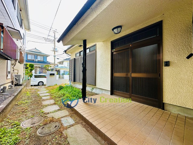 平塚市札場町　中古戸建　57.74坪の玄関