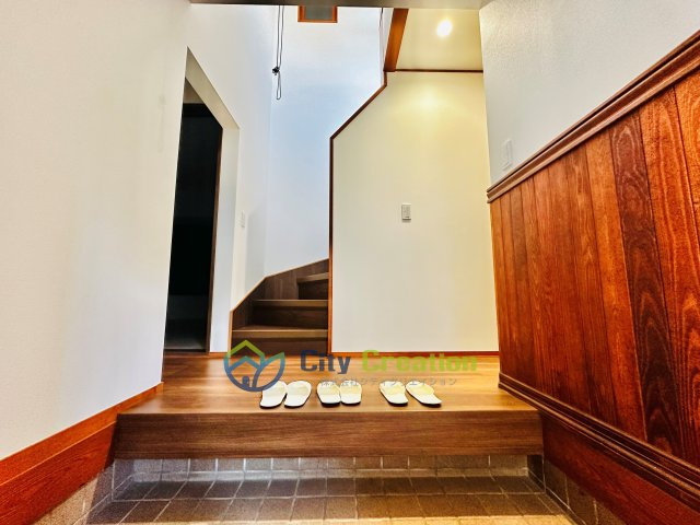 平塚市札場町　中古戸建　57.74坪の玄関