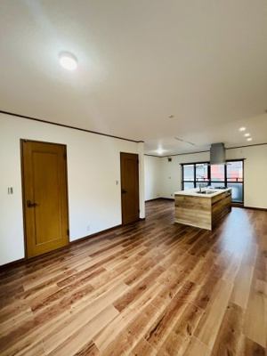 【居間・リビング】 | 鶴見区緑３丁目中古戸建 | LDK（約21.0帖）