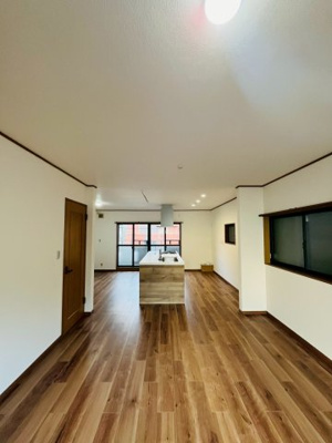 【居間・リビング】 | 鶴見区緑３丁目中古戸建 | LDK（約21.0帖）