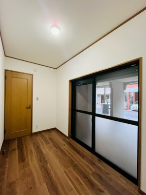 【洋室】 | 鶴見区緑３丁目中古戸建 | 洋室（約4.0帖）：車庫に面した1回のお部屋です。