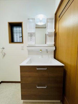 【独立洗面台】 | 鶴見区緑３丁目中古戸建 | 日々の身支度に欠かせない独立洗面台です。