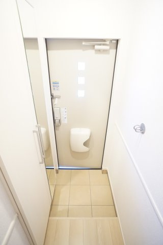 クラージュ宝塚の玄関