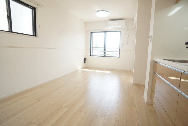 クラージュ宝塚の居間・リビング