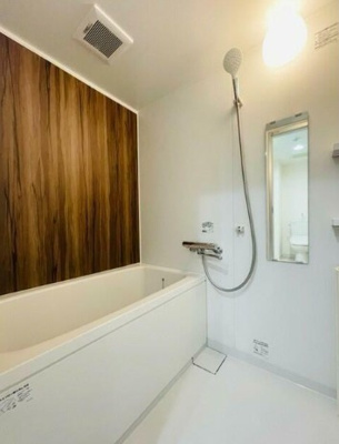 【浴室】 | アザレアベニュー関根 | 浴室乾燥機付きバス。