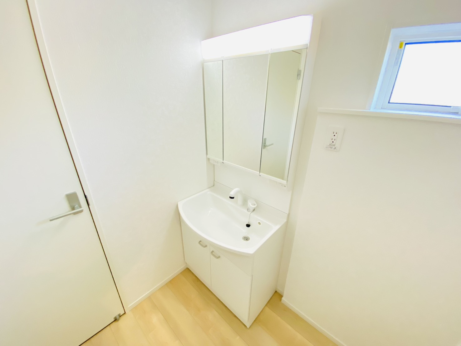 瑞穂市野田新田の新築一戸建の独立洗面台