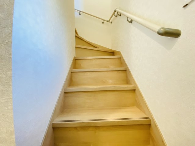 瑞穂市野田新田の新築一戸建のその他|階段