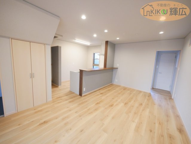 【居間・リビング】 | 明石市魚住町西岡　中古戸建