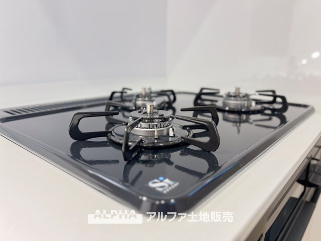 日野市南平3丁目　中古戸建のキッチン|お料理のあとはさっと拭くだけで綺麗になる。お手入れも簡単に、見た目も綺麗に。奥様の負担を軽減します。