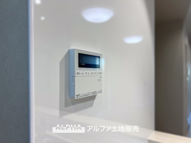 日野市南平3丁目　中古戸建の発電・温水設備