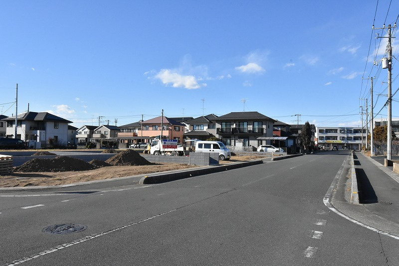 伊奈町中央４丁目　売地全５区画の周辺|分譲地全体・東側道路