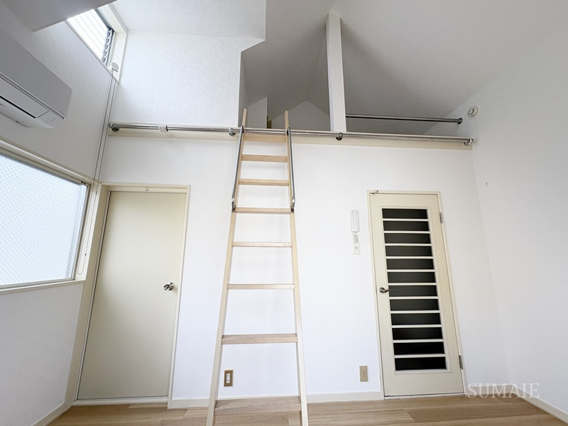 レオパレス高砂の内装|ロフト階段☆