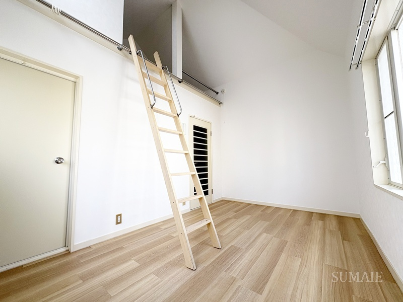 レオパレス高砂の寝室|使い勝手のいい寝室です☆