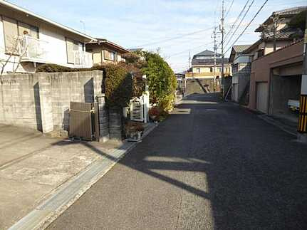 広島市東区福田7丁目　中古一戸建ての前面道路含む現地写真