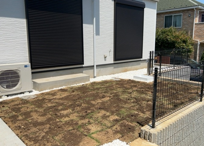【庭】 | 庭があることでガーデニングや家庭菜園はもちろん、こどもの遊び場やペットを放して遊ぶことができます。また、家の周囲に余裕があるということです。隣地との間があれば、十分な日当たりと、風通しが確保できます。