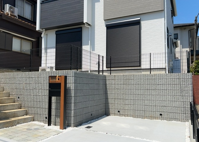 【構造・工法・仕様】 | 木造住宅とは土台、壁、柱など建築物の強度を支える構造体の材に木が使用されている構造を指します。構造体は建物の自重を支えるだけではなく風圧や水圧、積裁荷重などあらゆる衝撃に耐えるための基礎です。