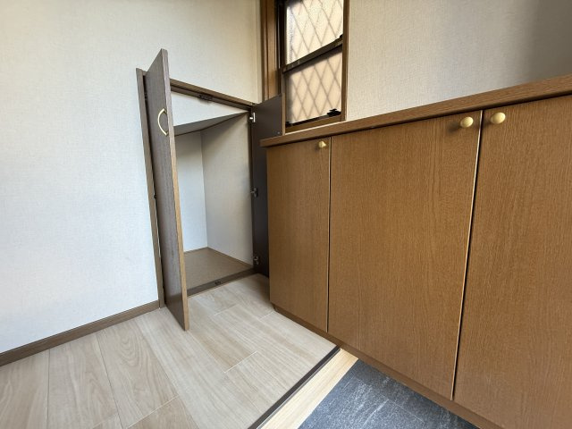 垂水区下畑町中古戸建の玄関