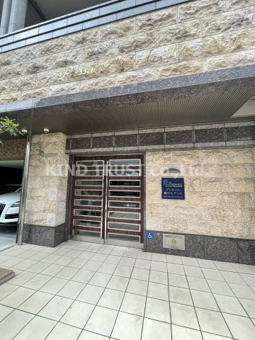 プレサンス梅田北デイズのエントランス|毎日通るエントランスはこのようになっています