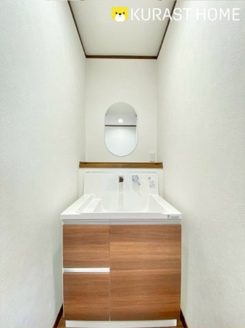 京都市南区吉祥院這登東町　中古戸建の独立洗面台|2階 洗面化粧台
