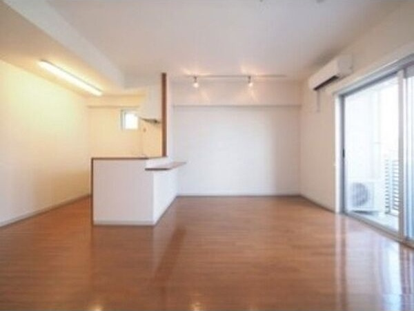 メゾン・ド山手の居間・リビング