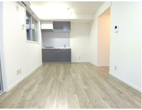 杉並区高円寺南３丁目のアパートの居間・リビング