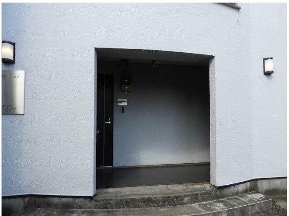 杉並区高円寺南３丁目のアパートのエントランス