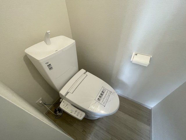 騒がしい環境がキライな方へ。間違いなき静かすぎて草な『保土ケ谷区川島町』新築戸建のトイレ|清潔感のあるトイレです