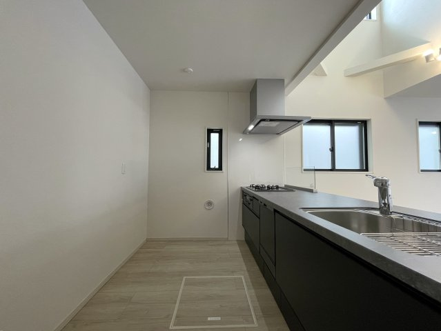 騒がしい環境がキライな方へ。間違いなき静かすぎて草な『保土ケ谷区川島町』新築戸建のキッチン|キッチンです