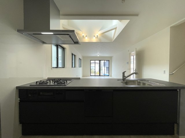 騒がしい環境がキライな方へ。間違いなき静かすぎて草な『保土ケ谷区川島町』新築戸建のキッチン|キッチンです