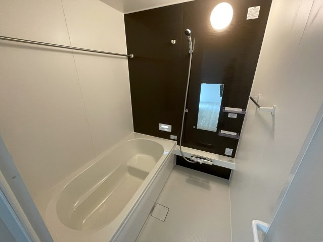 騒がしい環境がキライな方へ。間違いなき静かすぎて草な『保土ケ谷区川島町』新築戸建の浴室|日々の暮らしに欠かせないお風呂です