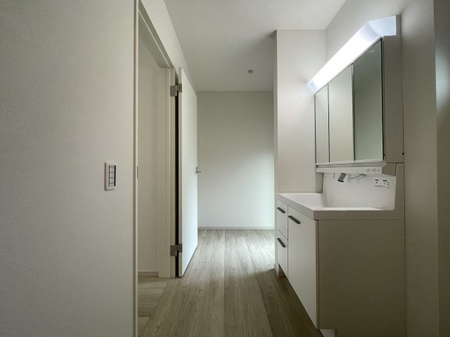 騒がしい環境がキライな方へ。間違いなき静かすぎて草な『保土ケ谷区川島町』新築戸建の独立洗面台|使いやすい独立洗面台です