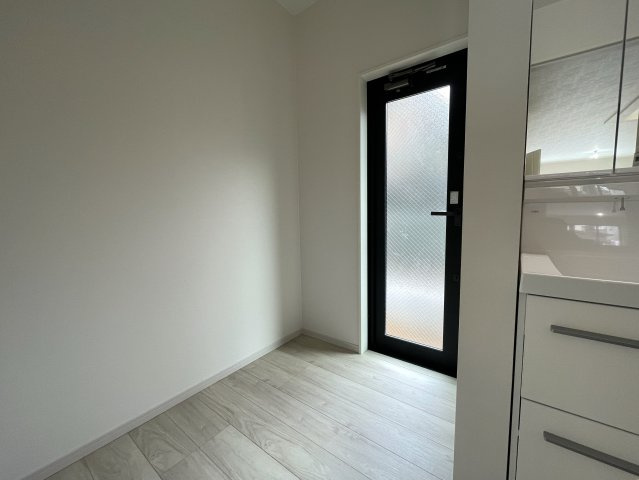 騒がしい環境がキライな方へ。間違いなき静かすぎて草な『保土ケ谷区川島町』新築戸建の独立洗面台|朝の身支度には欠かせない独立洗面化粧台