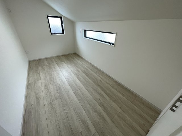 騒がしい環境がキライな方へ。間違いなき静かすぎて草な『保土ケ谷区川島町』新築戸建の洋室|きれいな洋室です