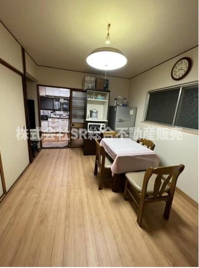 俊徳町4丁目中古戸建の居間・リビング|ご家族でゆったりお過ごしいただけるリビングです♪